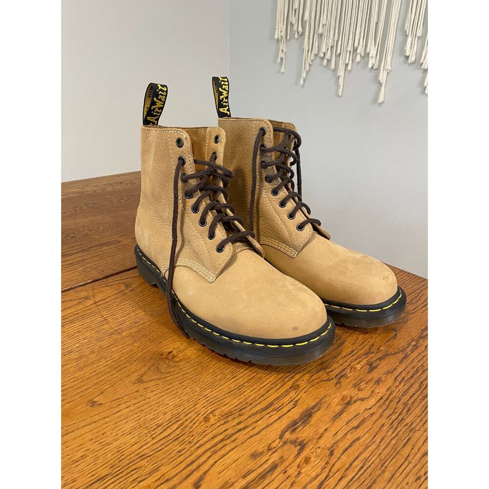 Dr. Martens 1460 Pascal Milled Nubuck in Sand